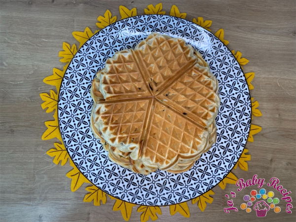 Waffles with raisins and mascarpone for babies