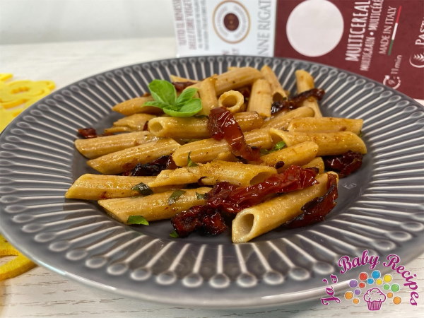 Penne with dried tomatoes and basil