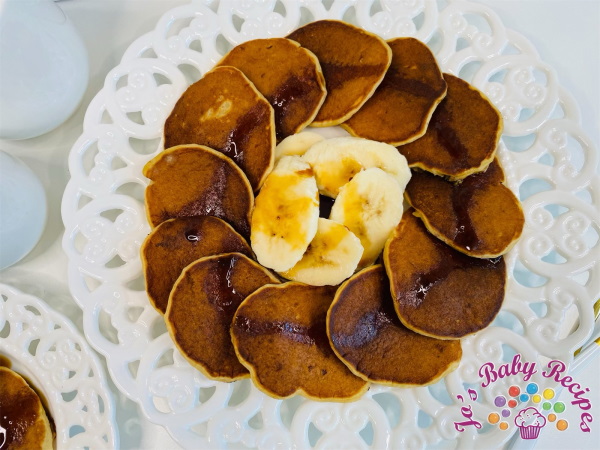 Pancakes cu ricotta si banane