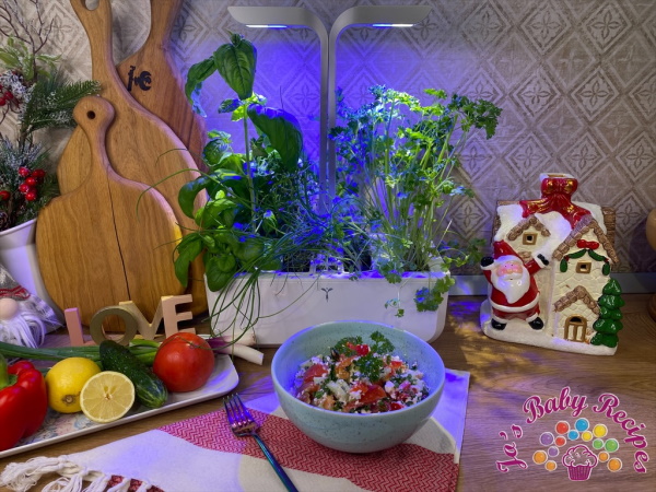 Salata de vara cu plante aromatice proaspete